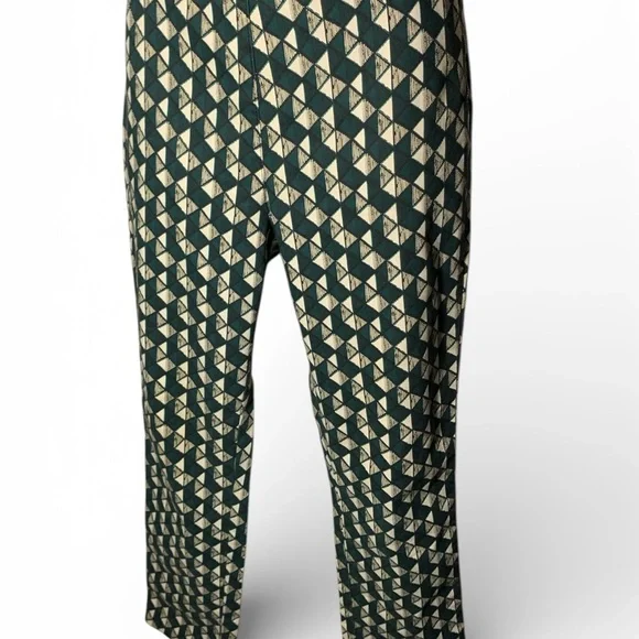 H&M Women's Leggings with Green and Cream Geometric Pattern (item#10243) - Picture 6 of 7